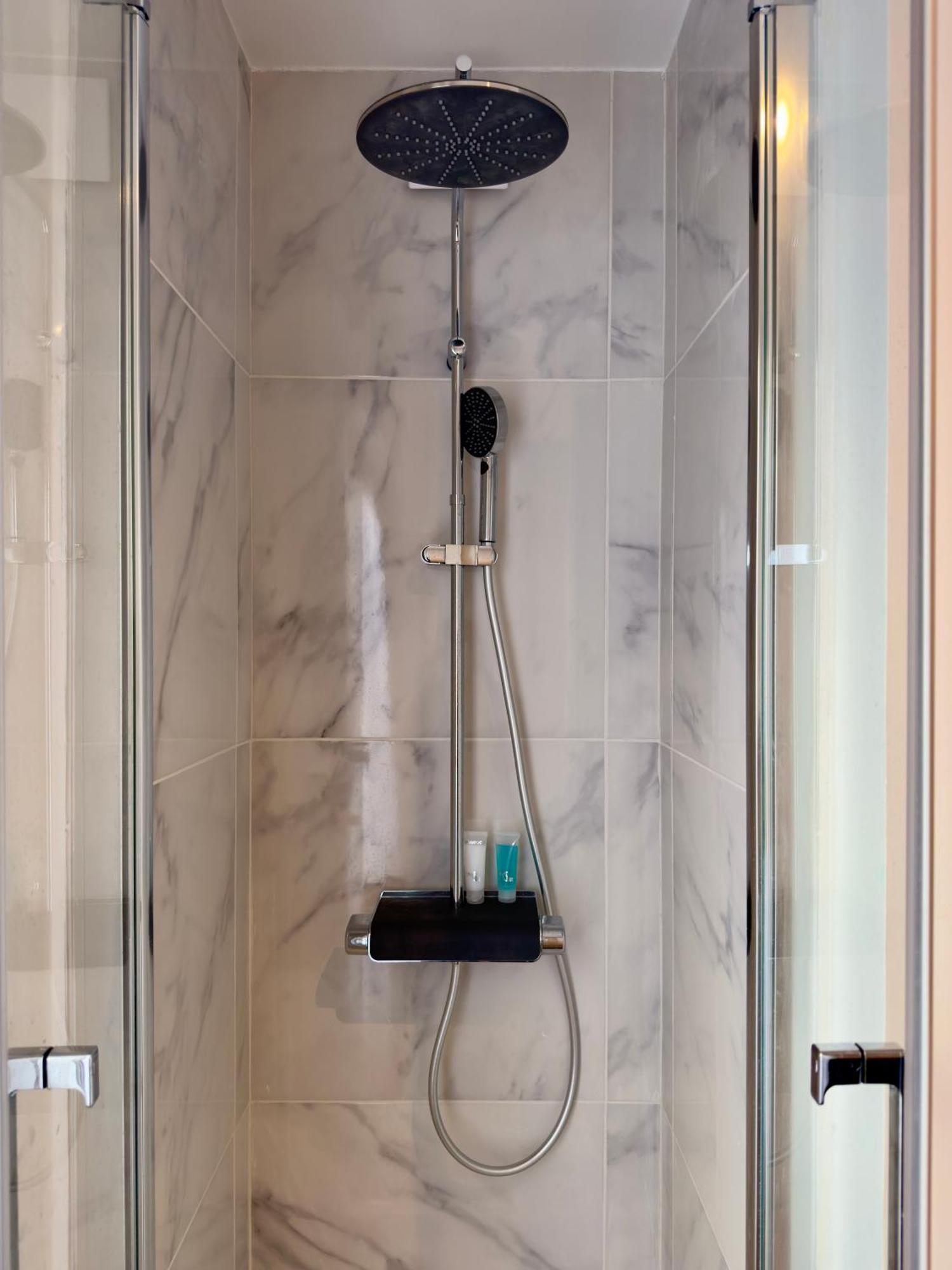 Superb And Elegant Apartment In Paris' Heart Bagian luar foto